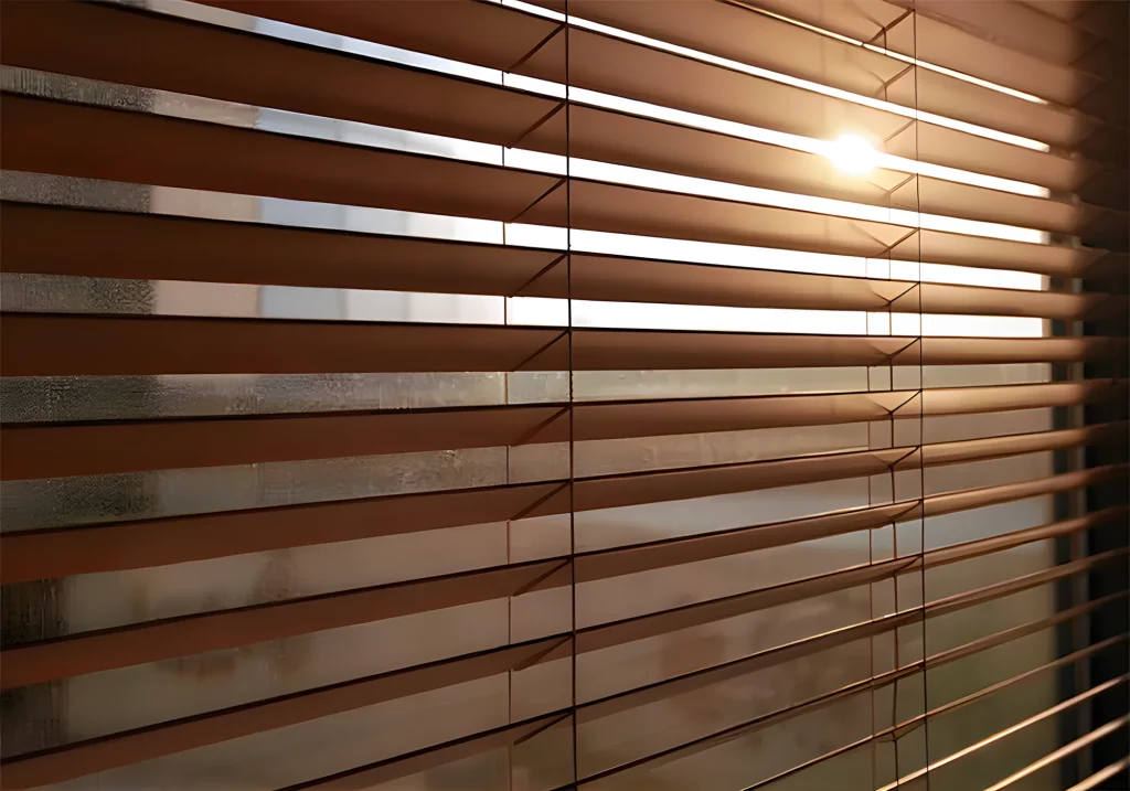 Lamellen-Detailansicht einer Innenjalousie