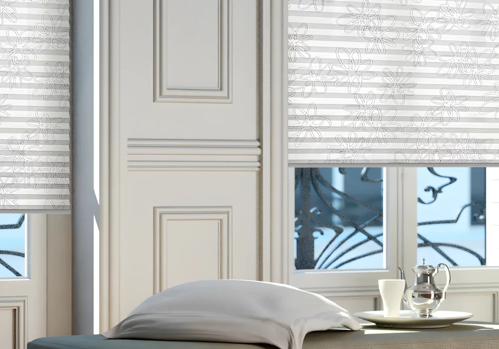 Plissee/Faltstore mit gemusterten Stoffen in einem klassischen Wohnzimmer