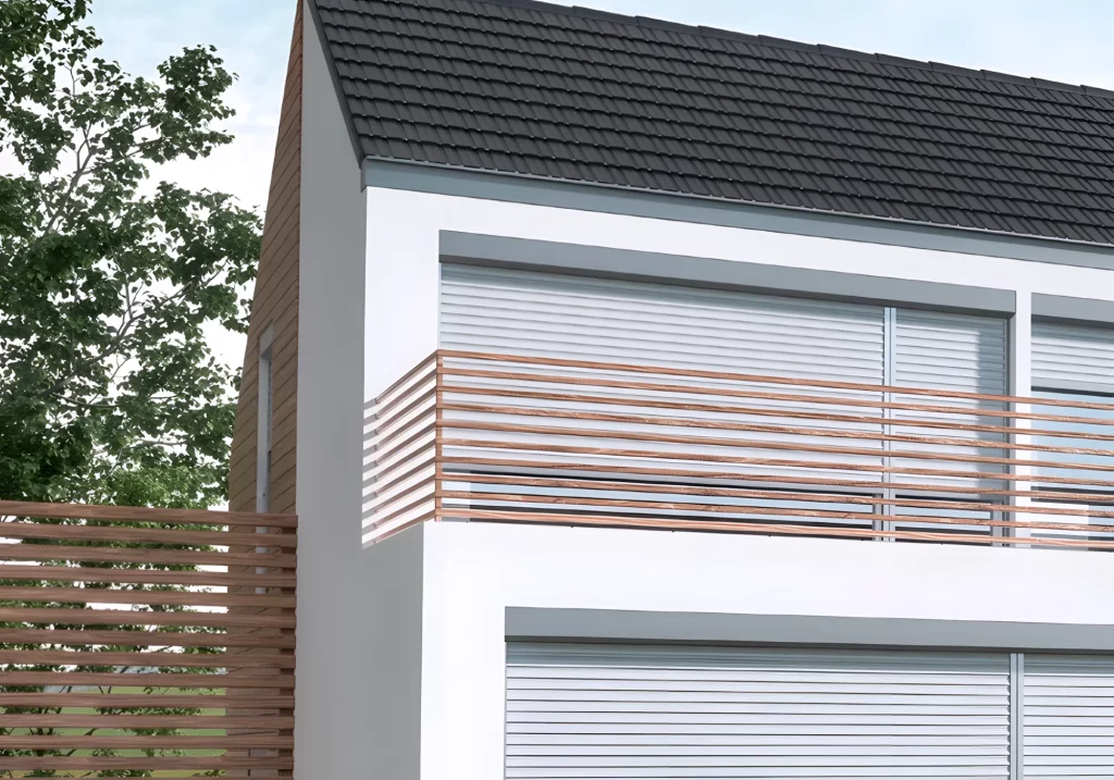 Rollläden an Fenster und Türen von einem modernen Haus