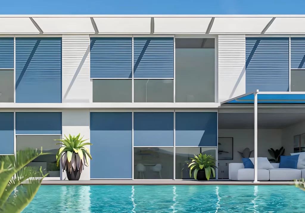 Textile Screens auf eine Haus mit Pool